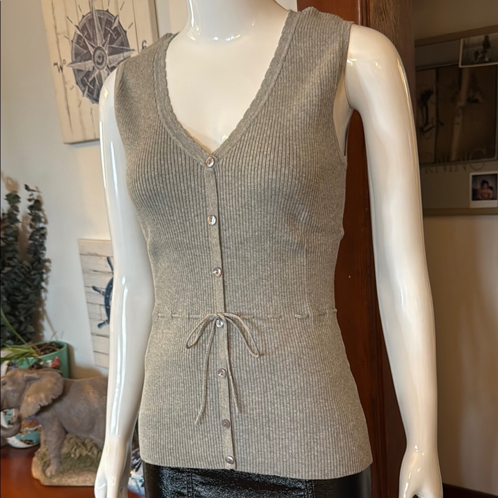 NWT northern reflections size small Gray Ribbed Sleeveless Vest with Tie Waist